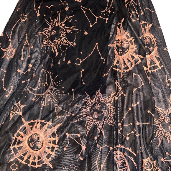 Sun and moon skirt - Picture 3 of 3